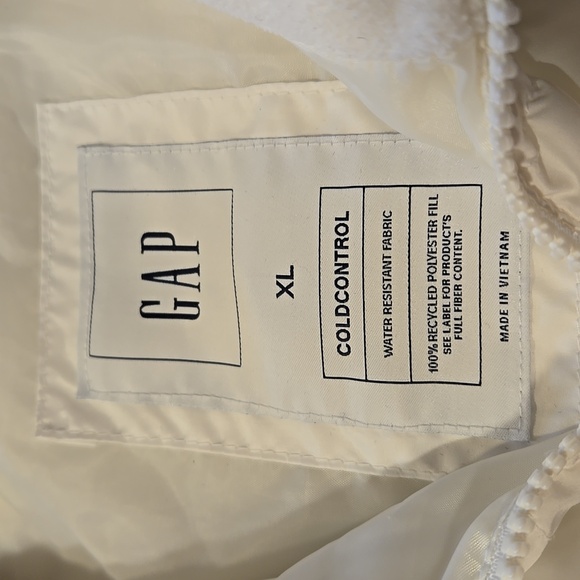 GAP Snow White Puffer Vest - Picture 7 of 8